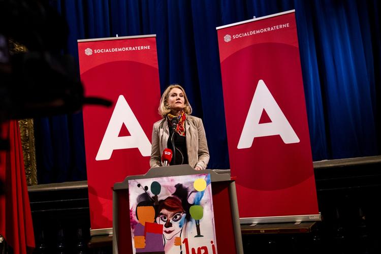 1. Maj. Statsminister Helle Thorning tager i sin 1. maj tale fat i dagpengespørgsmålet og den meget udskældte genoptjeningsret. 