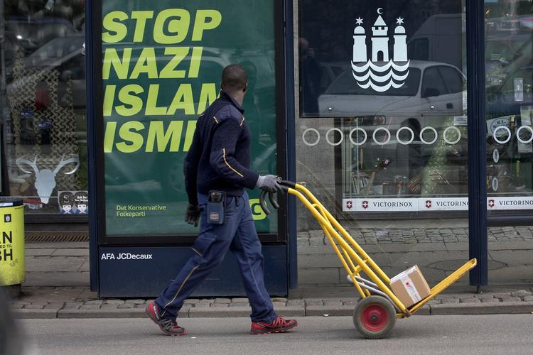 kampagne. Det Konservative Folkeparti står bag en plakatkamagne med ordene stop naziislamisme. 