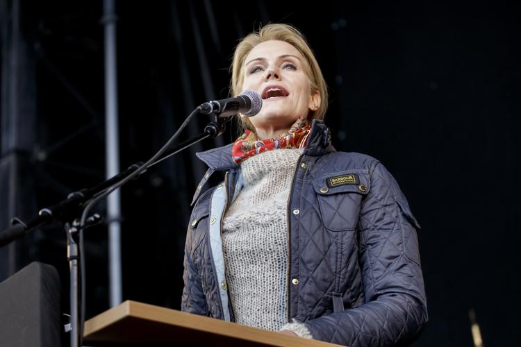 Forhandling. Med de fem principper til et nyt dagpengesystem forsøger statsminister Helle Thorning-Schmidt at vende sin defensiv til en offensiv. 