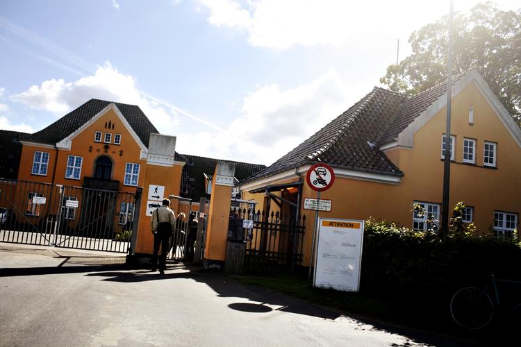 Asylcenter. Cirka 200 asylansøgere sidder i limbo i Danmark på grund af Italiens overbelastede asylsystem. Her ses Sandholmlejren, som er Danmarks største asylcenter (arkivfoto). 