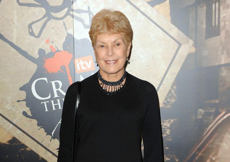 Produktiv. Ruth Rendell betegnede sig selv som 'arbejdende adel'. Fire timers skriverier blev det til hver morgen. 