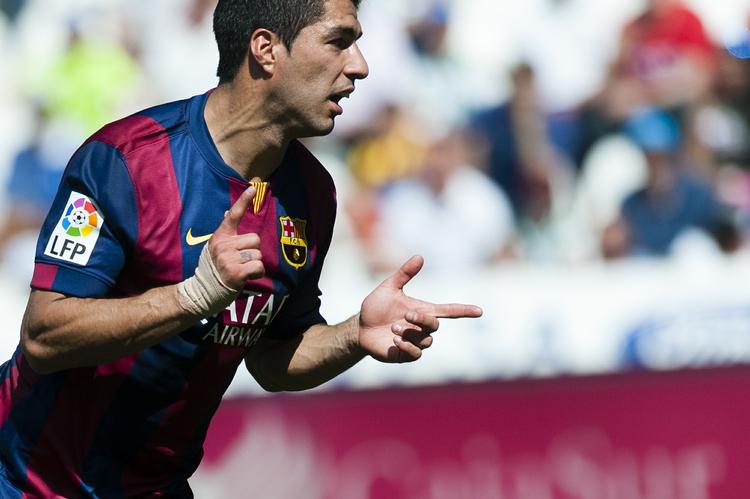 hattrick. Luis Suarez er blevet den målscorer, der supplerer Lionel Messi og Neymar i Barcelonas jagt på guldet. 