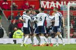 Hov. Jonas Olsson (nr. 2 fra venstre) kan nu kalde sig matchvinder på Old Trafford. 