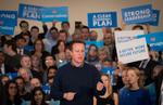 Premierministeren. Den forsvarende magthaver David Cameron fra de konservative til et valgmøde i marts. På torsdag skal briterne til valgstederne og - måske - vælge en ny leder. 