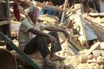 Ventetid. En uge efter et kraftigt jordskælv ramte Nepal, stiger frustrationen i flere områder, hvor beboere fortsat venter på hjælp. 
