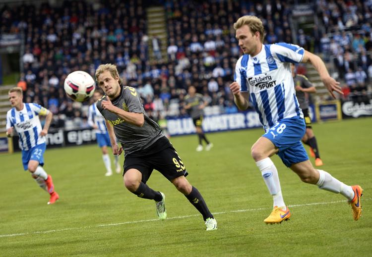 DOMINANS. Brøndby blæste henover OB i første halvleg af kampen i Odense. 