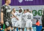 sejr. Det var en tung gang for Esbjerg-spillerne i Parken søndag aften, mens FCK-spillerne kunne fejre en 2-1-sejr. Foto: Anthon Unger/Polfoto 