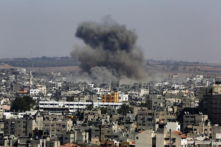 Gazakrigen. Officielt lovede Israels militær at gøre alt for at undgå civile tab. I praksis blev Israels soldater ifølge rapporten instrueret i at opfatte alle mennesker i deres sigtekorn som lovlige mål. 
