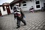 Tilsyn. Børneminister Manu Sareen (R) melder klart ud: »Det er ikke på nogen måde godt nok« 