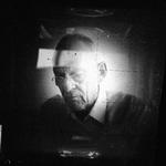 Helheden. Nordbrandts nye digte sidder langtfra alle lige i skabet, og de byder heller ikke på den store poetiske fornyelse, men tilsammen rammer de alligevel noget, som drager med sin dystre djævelskhed, og som, ja, løfter helheden op. 