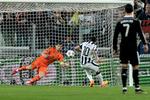 matchvinder. Med sit straffesparksmål til 2-1 afgjorde Carlos Teves Champions League-semifinalen mod Real Madrid til Juventus' fordel. Foto: Massimo Pinca/AP 