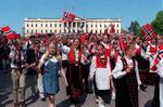 Norge. Om under to uger er det tid til nationaldag og fest i Norge. Festen bliver dog måske ikke helt så stor som de tidligere år. Der er nemlig nedgang i den norske olieøkonomi. 