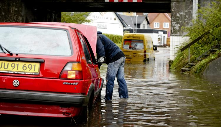 Regn. Hedensted var et af de uheldige områder, der blev ramt af skybrud i går. 