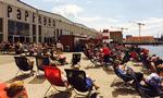 Papirøen. Madmarkedet Copenhagen Street Food har god udsigt og sol hele dagen. 