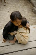 Populært. Dette fotografi fra Vietnam er populært at dele på sociale medier med en opfordring om at støtte ofrene for jordskælvet i Nepal 25. april, som kostede mere end 7.000 mennesker livet. 