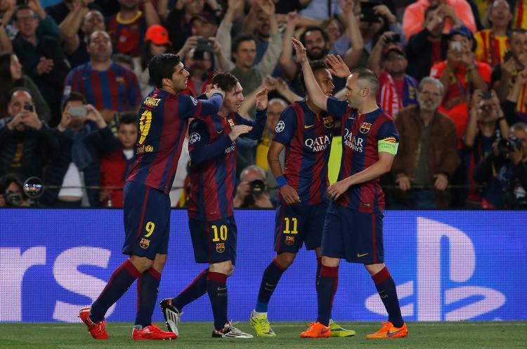 MAGIKER. Lionel Messi scorede to mål og lagde op til et, da Barcelona i en forrygende forestilling vandt 3-0 i den første semifinale på Camp Nou. 