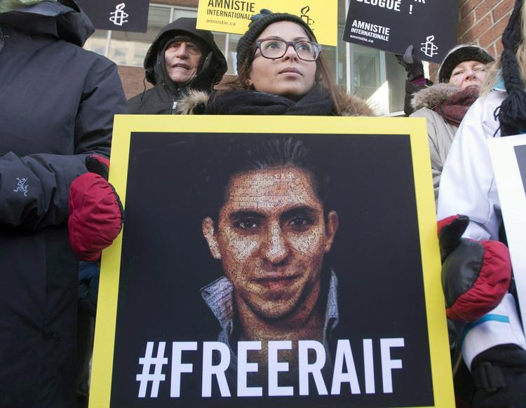 Menneskerettigheder. I dag er det et år siden, at bloggeren Raif Badawi blev idømt 10 års fængsel og 1.000 stokkeslag i Saudi-Arabien. 
