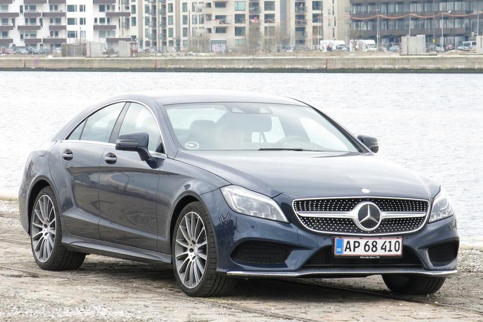 INDTRYK. Den store stjerne fortæller tydeligt, at her kommer en Mercedes. 