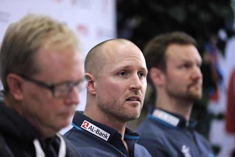 Klavs Bruun Jørgensen (i midten) har i første omgang at udtage en række kendte navne til sin første trup som landstræner. Til højre er det assistenttræner Søren Herskind og til venstre Dansk Håndbold Forbunds sportschef Ulrik Wilbek. 