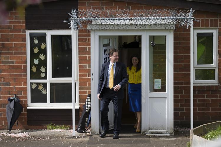 UDGANG. Nick Clegg kan ryge som formand for sit parti efter det svidende valgnederlag. 