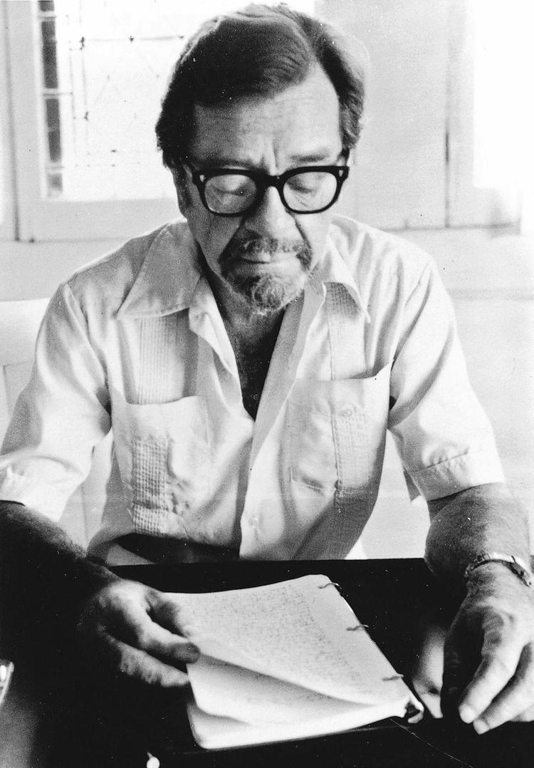 blikket. John Williams, forfatter, redaktør og professor, døde i 1994. 