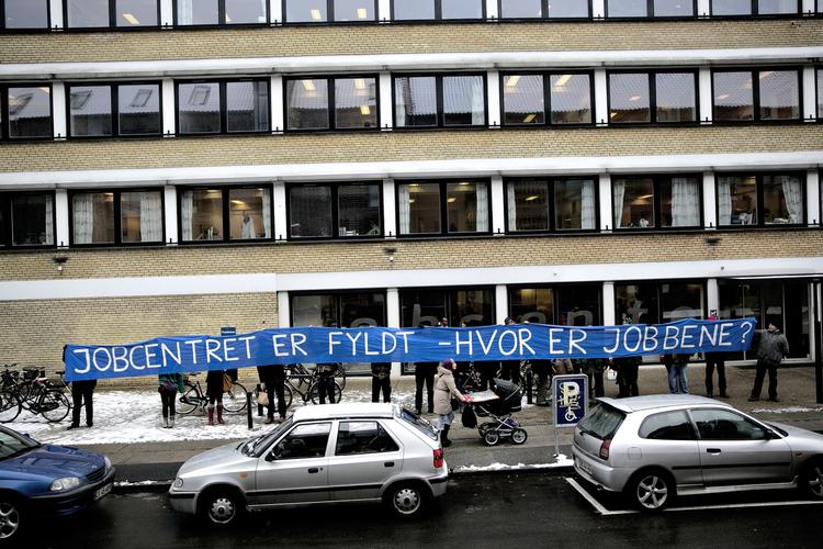 modstand. Den seneste reform af dagpengesystemet fik mange til at protestere. Her er det på et jobcenter i det nordvestlige København. 