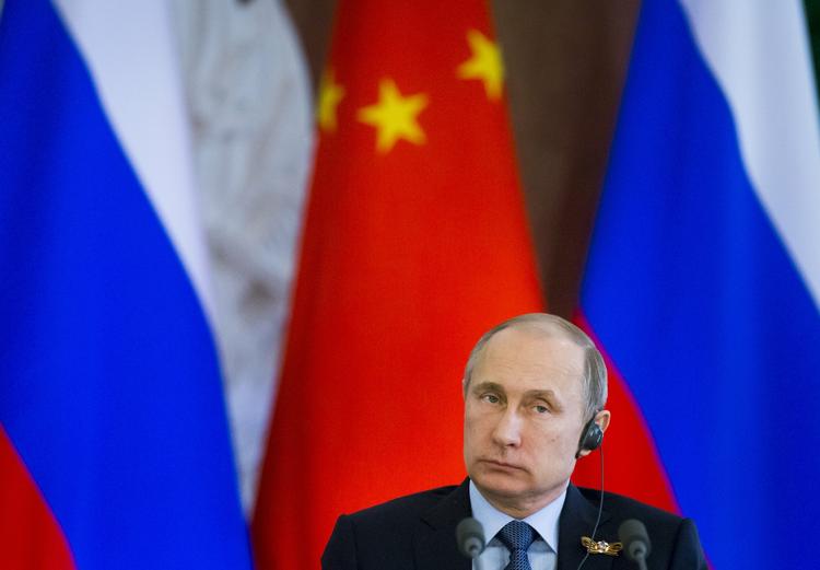 Magtdemonstration. Paraden, der skal markere 70-året for Sovjetunionens sejr over Nazityskland rejser bl.a. spørgsmålet: Har Vladimir Putin tænkt sig at komme til tiden? 