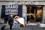 Forskel. »Vi regner med, at kaffen eller juicen skal stå der inden 45 sekunder - ellers bliver gæsten utålmodig. Det er altså trods alt de færreste i Danmark, der har så travlt«, siger Patrick Engbo, landechef for Joe &amp; the Juice U.K. 