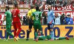 farvel. Pepe Reina fik kun 13 minutter på banen, så blev han præsenteret for det røde kort efter en såkaldt nødbremse. 