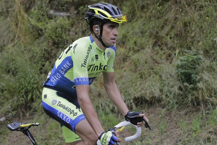 FIGHTER. Alberto Contador har det i følge ham selv skidt med, at Bjarne Riis er suspenderet, men onsdag viste han et godt niveau på landevejen. 