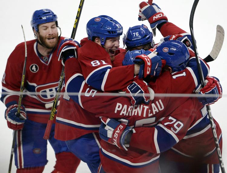 SUCCES. Lars Eller (81) og holdkammeraterne jubler efter en scoring mod Tampa Bay Lightning. Montréal Canadiens har stadig chancen for at komme videre i playoffs. 