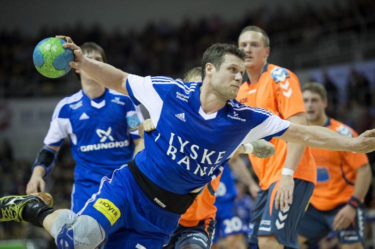 SVÆRT. Michael Knudsen og hans hold BSV er lidt i knibe i semifinalen mod Skjern. 