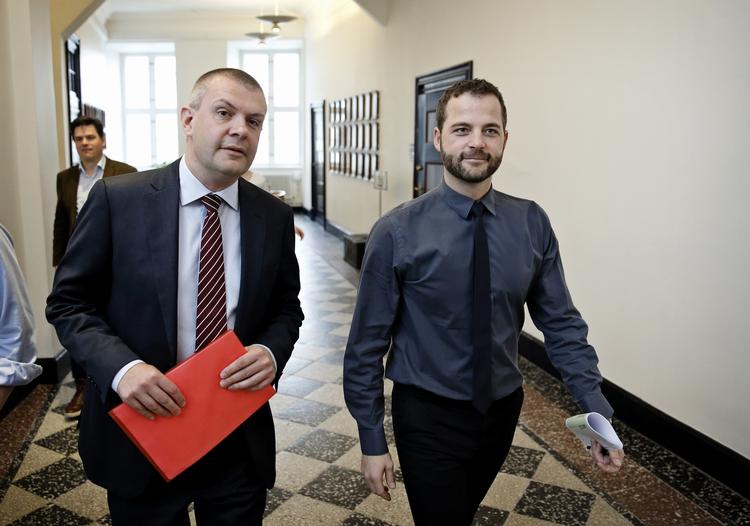 Jobplan. Finansminister Bjarne Corydon (S) og Økonomi- og indenrigsminister Morten Østergaard (R) på vej til dagens pressemøde i Finansministeriet. 