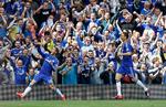 Ligner. I alt væsentligt er romanens fodboldklub modelleret over Chelsea, der netop har sikret sig det engelske fodboldmesterskab. 