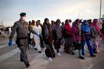 Reddet. Flygtninge, der selv er nået til Italien eller reddet i land, har fortalt Amnesty om de grusomheder, de har været udsat for i ventetiden i Libyen. 