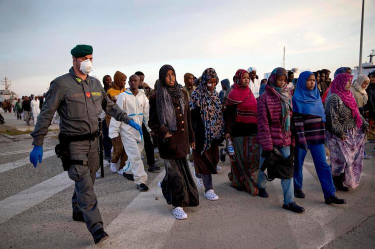 Reddet. Flygtninge, der selv er nået til Italien eller reddet i land, har fortalt Amnesty om de grusomheder, de har været udsat for i ventetiden i Libyen. 