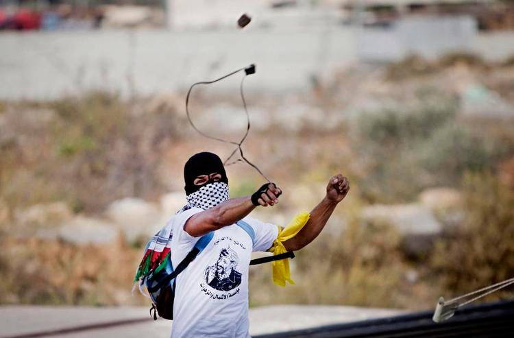 kamplyst. Flere unge palæstinen sere taler om Algeriets frihedskamp og giver udtryk for, at de håber på en tredje intifada, hvor unge som tidligere går til angreb på israelerne. Arkivfoto: Majdi Mohammed/AP 