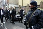 Mindes. Helle Thorning-Schmidt besøgte selv synagogen dagen efter angrebet. Hun var i selskab med formanden for Det Jødiske Samfund, Dan Rosenberg, og overrabbiner Bent Lexner. 