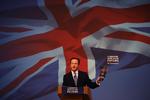 VALGRESULTAT. Premierminister David Cameron og hans konservative parti fik væsentlig flere pladser i parlamentet, end de ville have gjort, hvis briterne benyttede et proportionalt valgsystem, hvor alle stemmer tæller. 