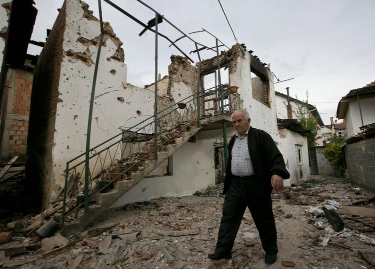 Ruiner. Byen Kumanovo er ilde tilredt efter weekendens timelange skyderier. 