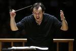 Dementeret. En falsk nyhed - muligvis spredt af en hacker - udråbte letten Andris Nelsons til ny chefdirigent. Berlinerfilharmonikerne måtte dog hurtigt trække i land og afvise. 