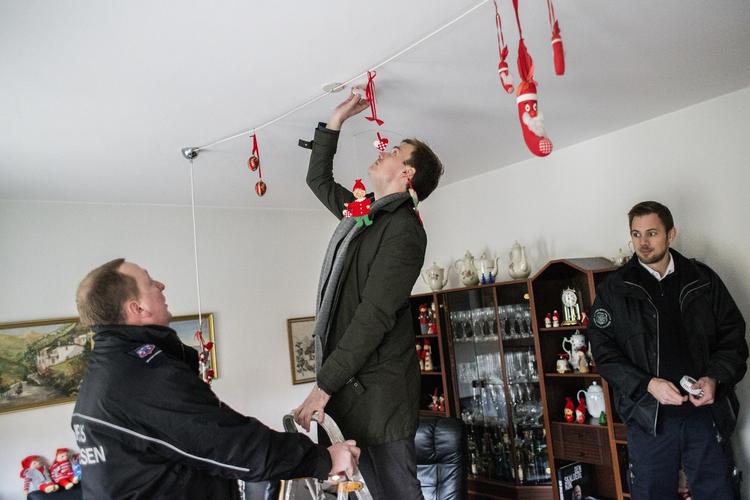 risikoadfærd. Kun tre ud af fire danskere har har installeret røgalarmer i boligen. I en tidligere kampagne for røgalarmer ses her rådmand Kristian Würtz sammen med Aarhus Brandvæsen i færd med at sætte røgalarmer op. 