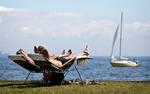 Sommer. Dit immunforsvar er mere tilbagelænet om sommeren, men om det er lyset eller de anderledes mikroorganismer, vi er udsat for, der skaber ændringerne, ved forskerne ikke. 