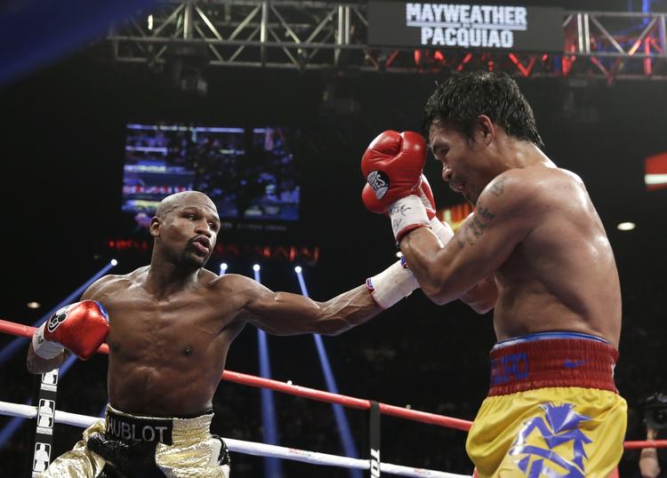 pengemaskine. Floyd Mayweather Jr. (tv) vandt storkampen mod Manny Pacquiao på point efter 12 runder. 