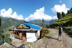 Efterskælv. På kort tid er det fattige Himalaya-land Nepal blevet ramt af hele to store jordskælv. Og det rammer turismen, der er en af landets absolut vigtigste indtægtskilder. 