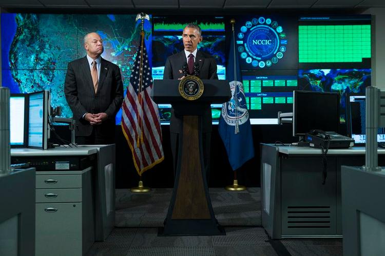 cyberfan. Præsident Obama har i hele sin embedsperiode presset på for øget 'cybersecurity'. Hans udbredte brug af 'cyber' har givet ordet nyt liv i sproget. 