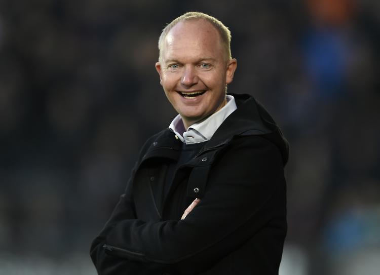 AMBITIONER. Glen Riddersholm kan snart glæde sig over et dansk mesterskab, men kan FC Midtjylland også grine over at etablere sig som permanent tophold i dansk fodbold? 