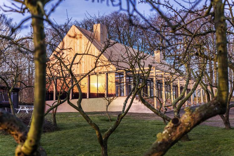 Gårdstemning. Madkulturhuset på Bornholm ligger sammen med det gamle landbrugsmuseum Melstedgård få kilometer fra Gudhjem. 