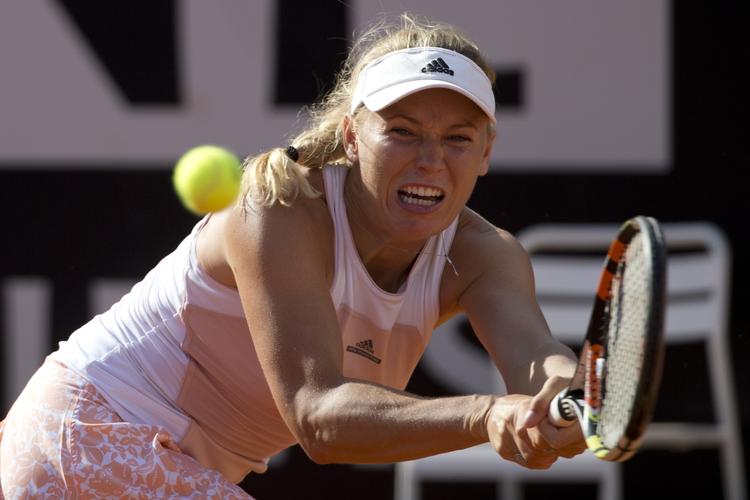 BREMSET. Det blev blot til en enkelt kamp for Caroline Wozniacki ved den store turnering i Rom, men hun var også lidt uheldig med lodtrækningen, der igen sendte hende på kollisionskurs med Victoria Azarenka. 