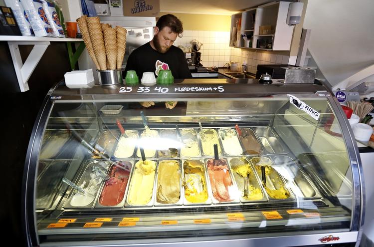 Is. Siciliansk Is har slået sig sammen med Kølsters Tolv Haner, så du nu kan få både øl og is på Ravnsborggade. 
